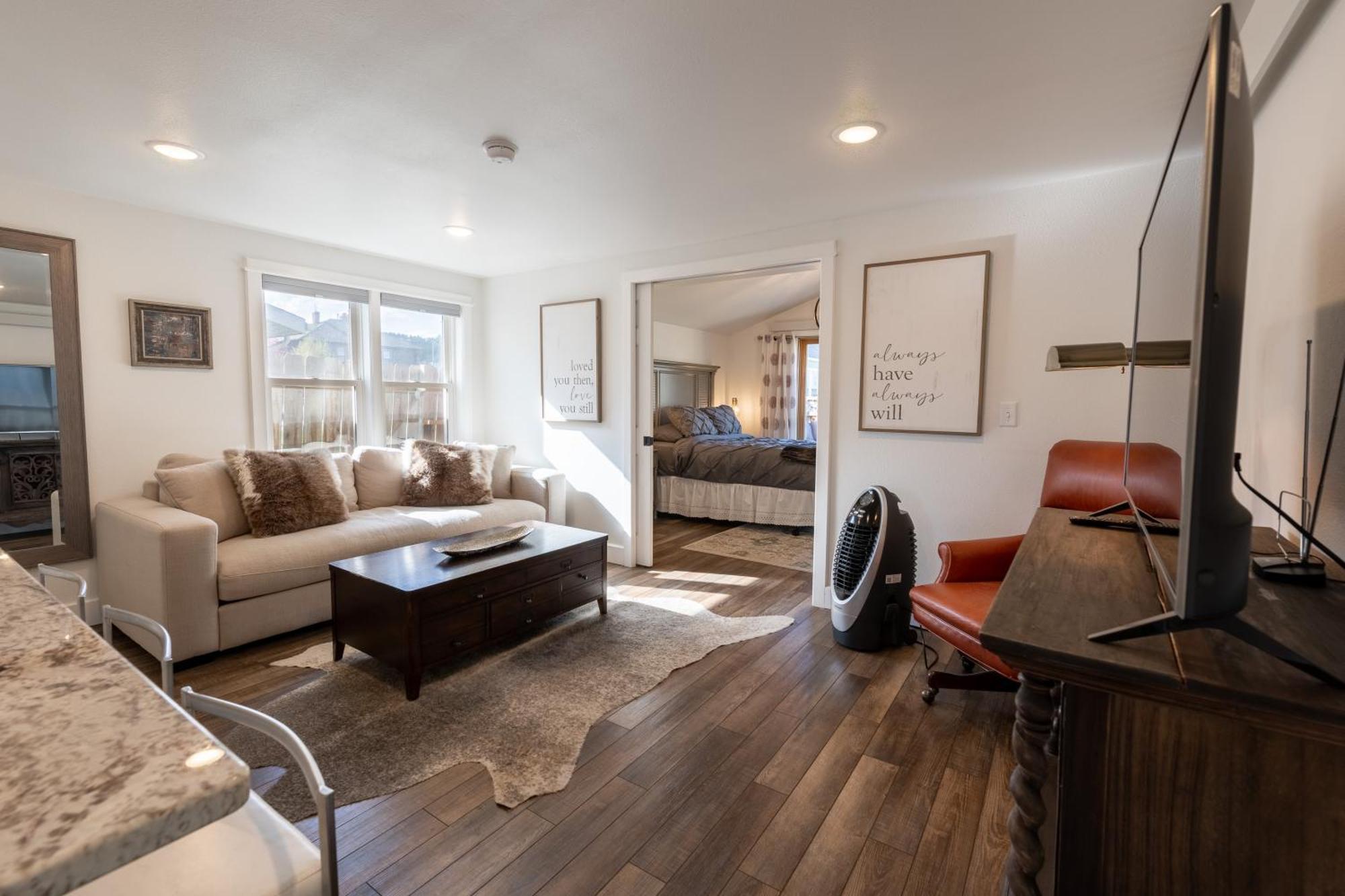 Adorable Bungalow W/ Private Patio Mins Away From Downtown Rapid City Exterior photo